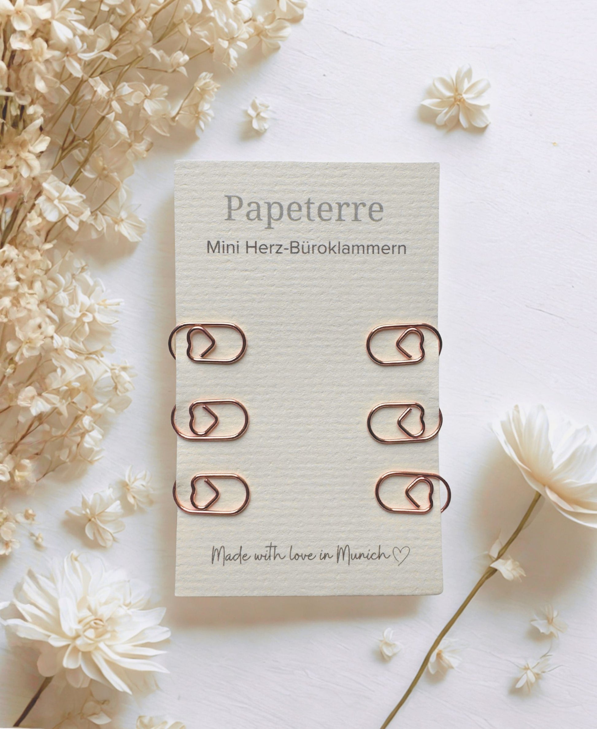 Bueroklammern in Herzform, Hochzeit oder Liebe
