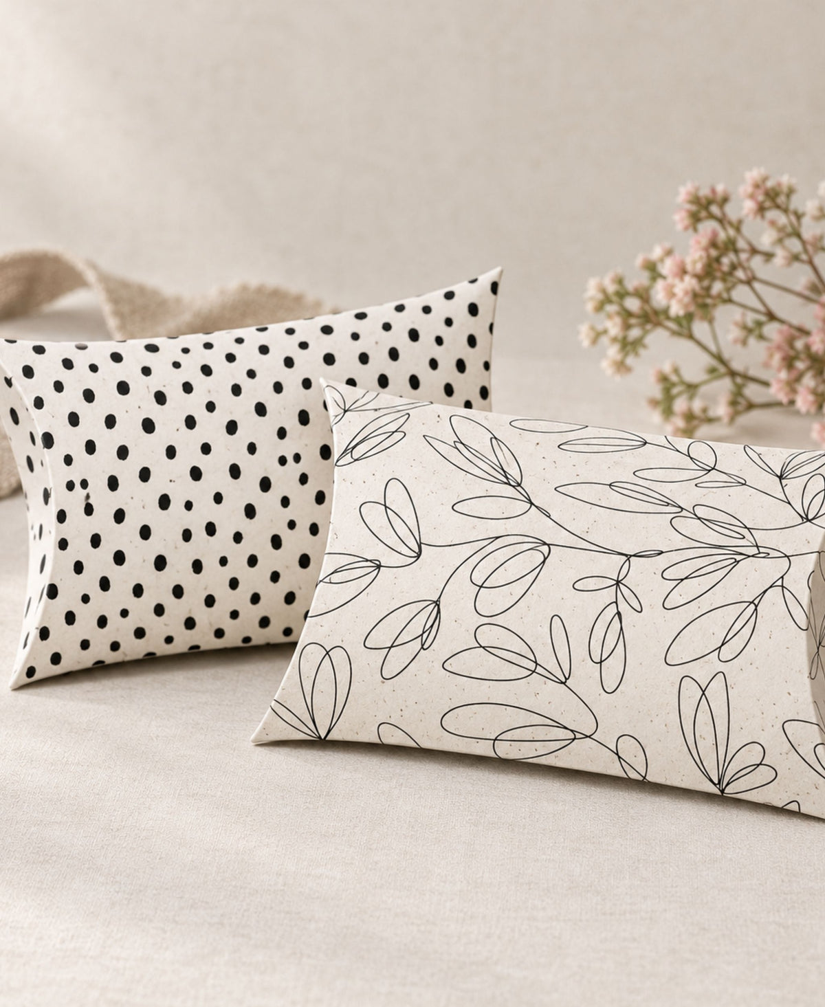 2er-Set Pillowboxen aus Graspapier – Blumen & Polka Dots