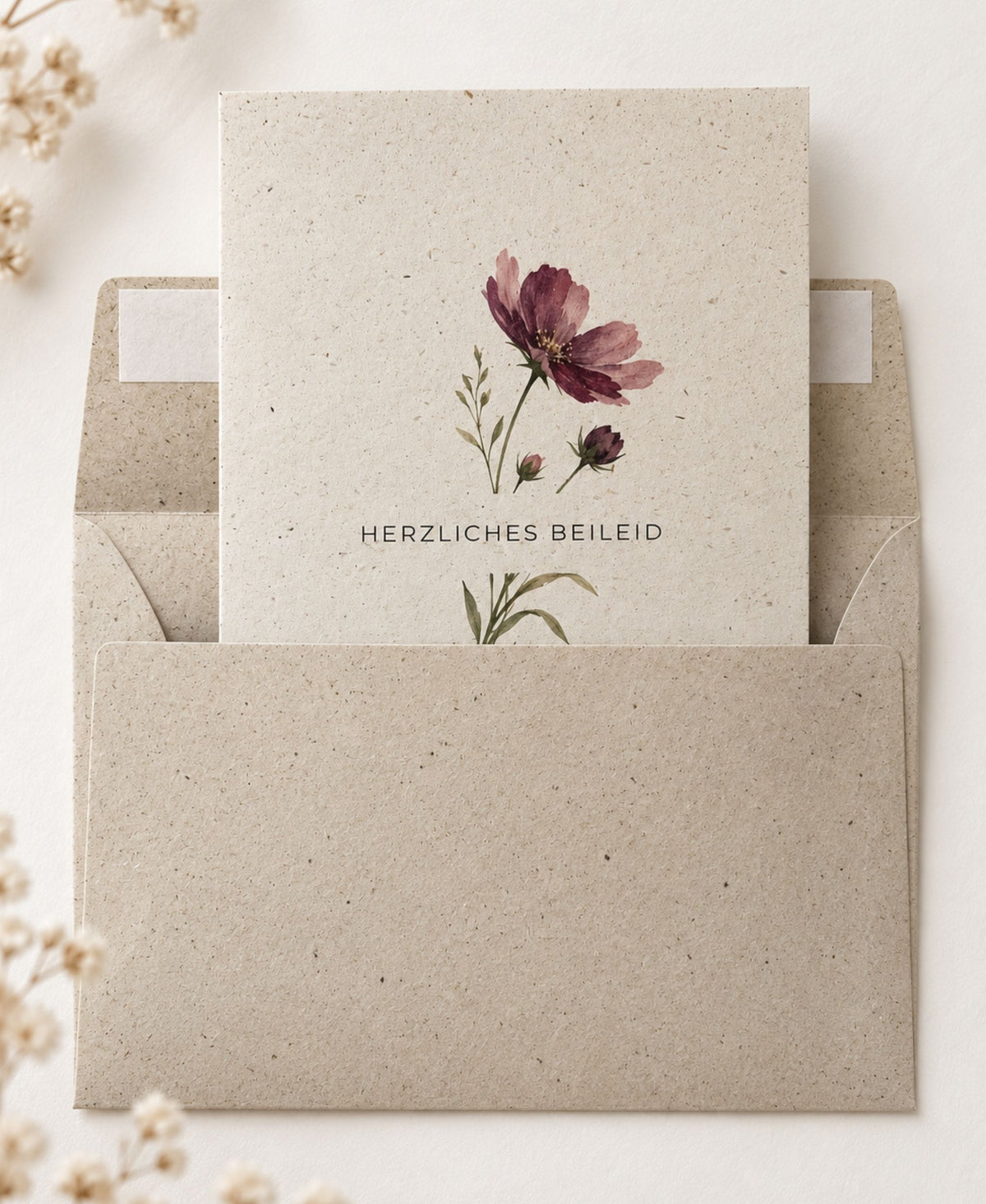 Trauerkarte „Herzliches Beileid“ – Graspapier mit Blumen