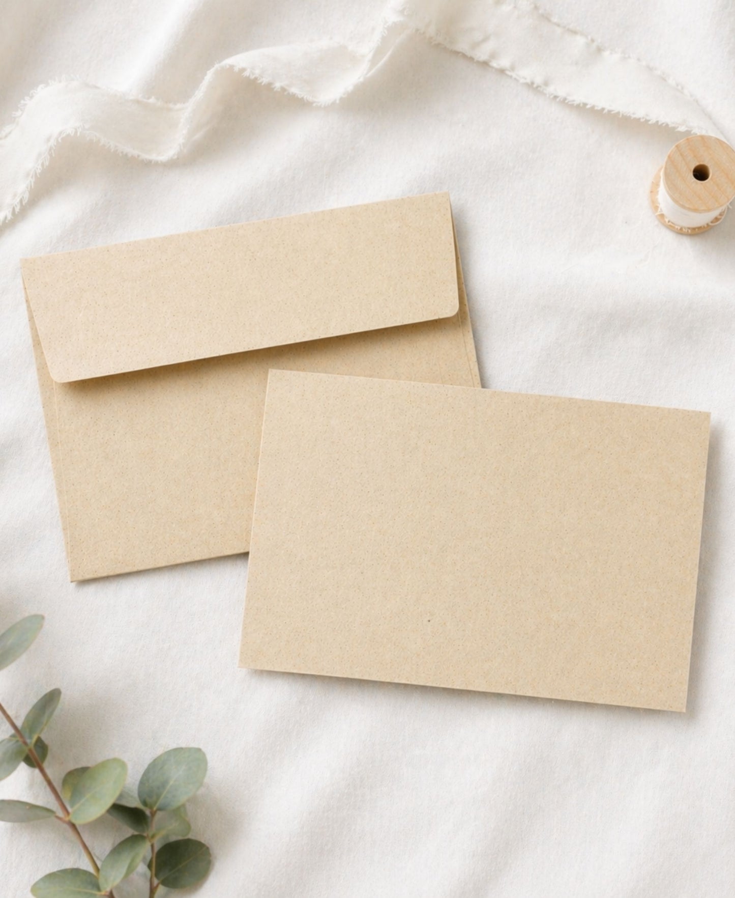 Personalisierte Hochzeitskarte – A6 Postkarte aus Graspapier | minimalistisch & nachhaltig