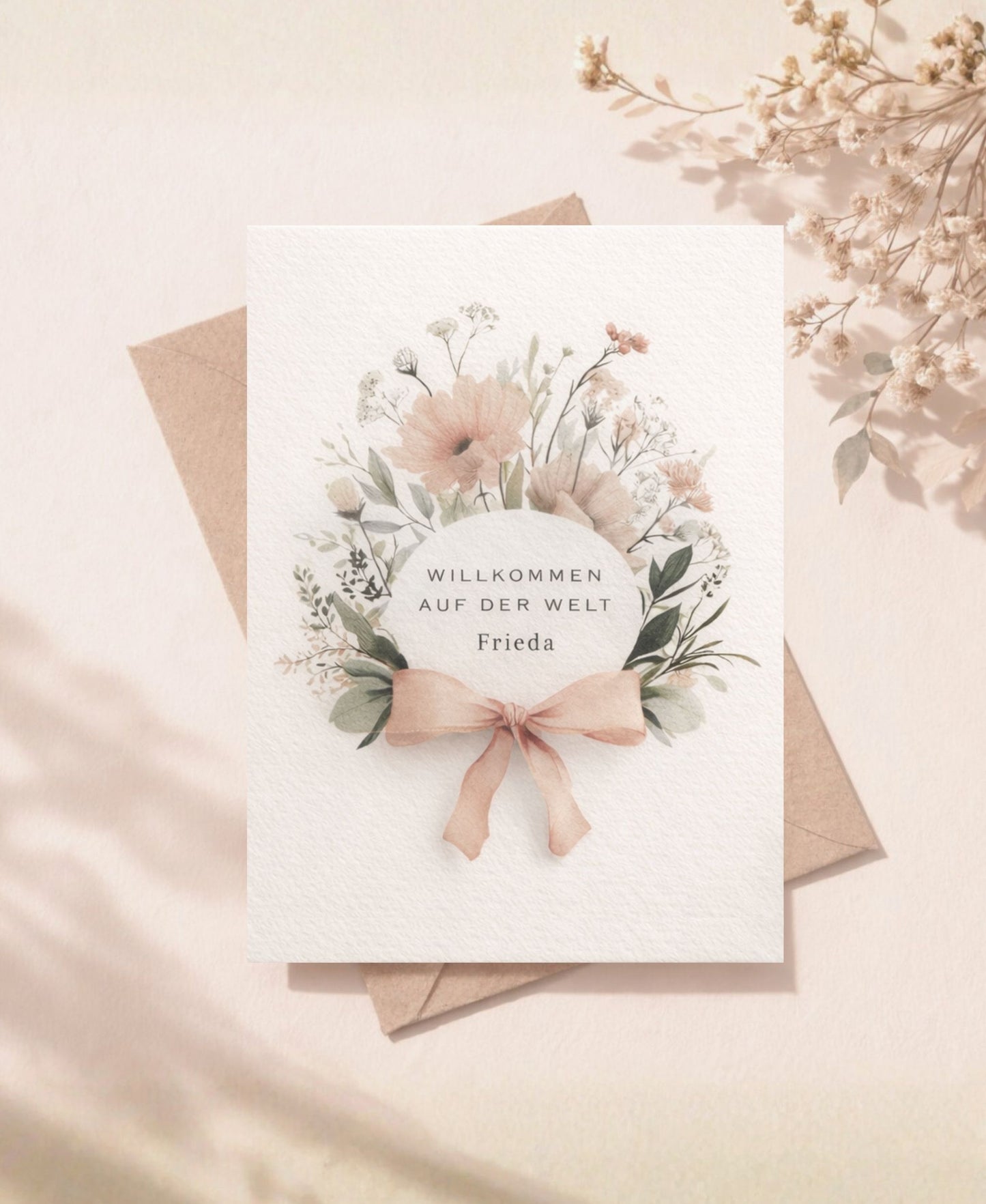 Personalisierte Babykarte zur Geburt stilvolle Geburtskarte A6 auf hochwertigem Papier, minimalistische Glückwunschkarte mit Wildblumen und Schleife 