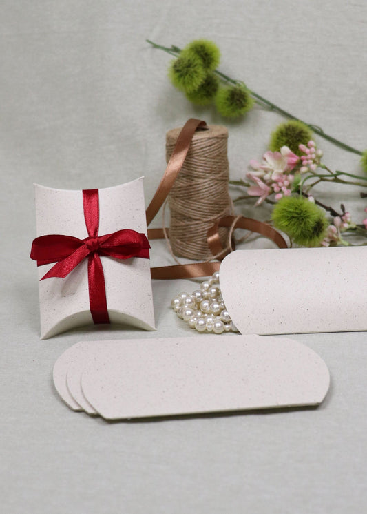 2er-Set blanko Pillowboxen aus Graspapier in Größe Small